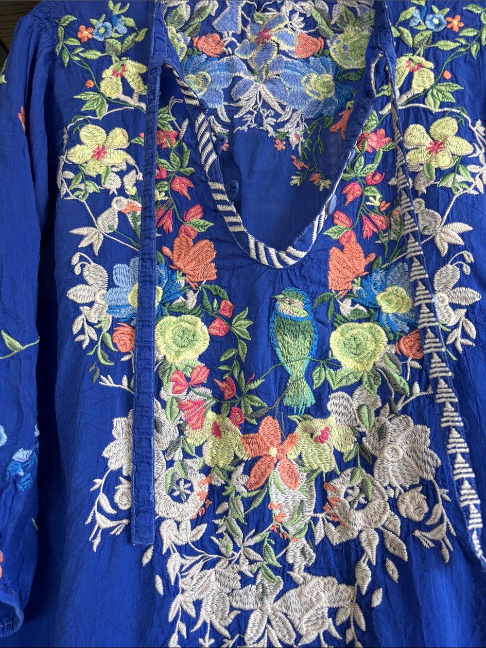 Johnny Was Cobalt Blue Embroidered V-Neck Tunic and a JW Bag - Picture 3 of 12